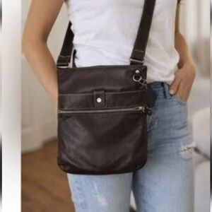 NWOT Genuine Roots Canadian Brown Leather Medium Crossbody Purse